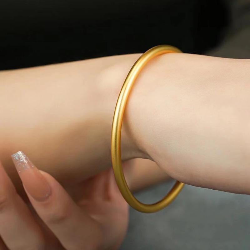 Vintage Matte Gold-Tone Bangle - Women's Classic Textured Bracelet