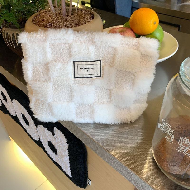 21 Autumn and Winter Lamb Wool Shoulder Fleece Plaid Canvas Bag Student Cosmetic Bag Commuter Tote Simple and Versatile