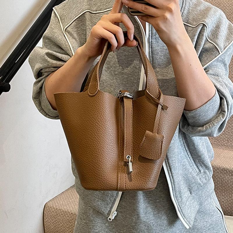 Niche fashion design bag women's 2025 new popular simple hand bag foreign style portable vegetable basket bucket bag