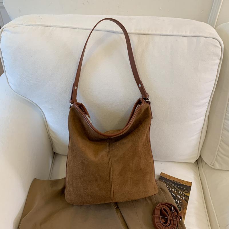 Stylish commuter large-capacity tote bag women's 2025 autumn new suede retro fashion casual shoulder bag bag