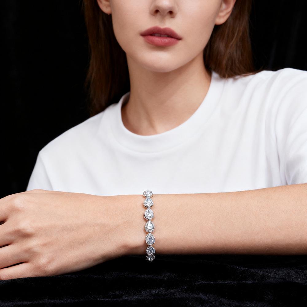 Elegant White Gold-Plated Heart Zircon Bracelet for Women