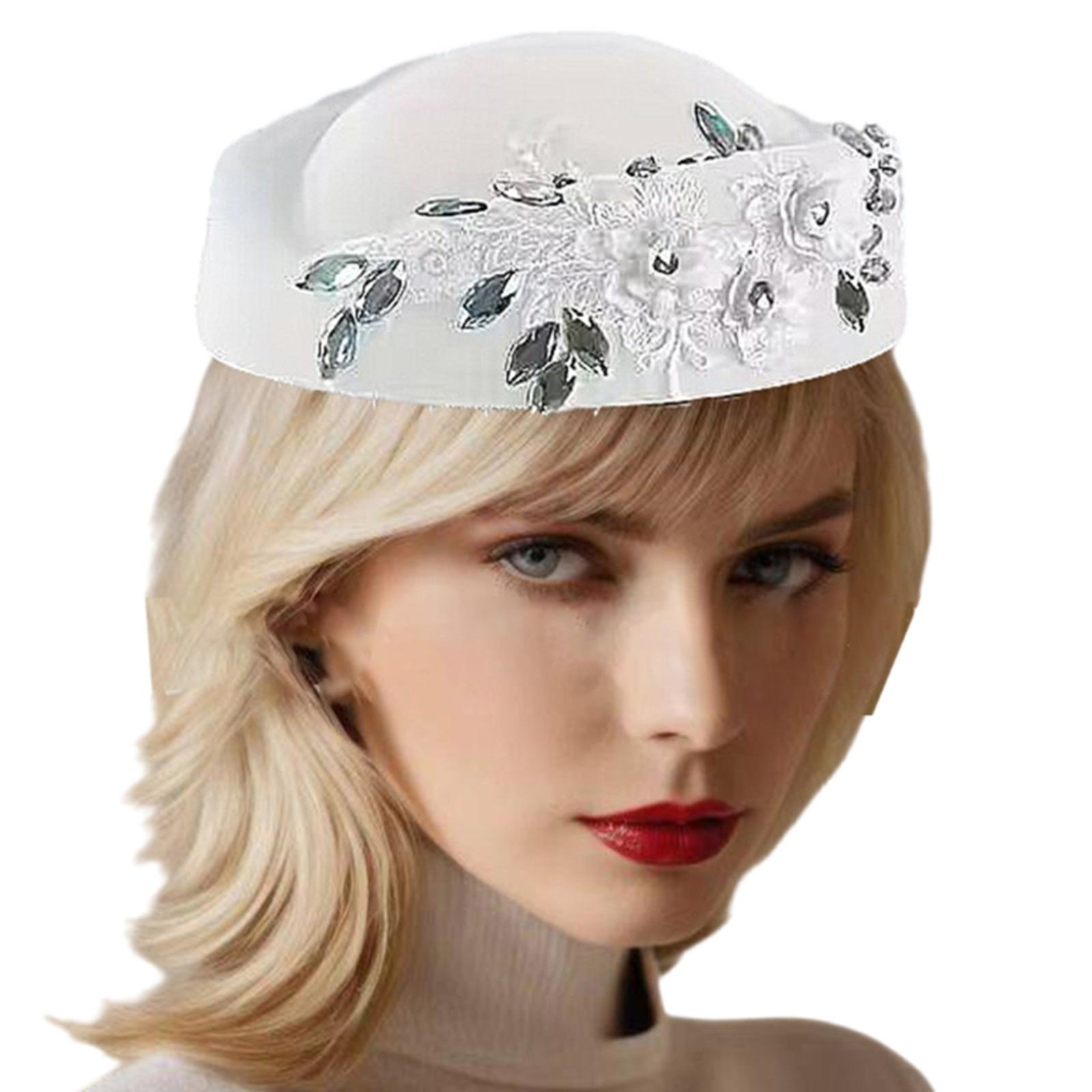 

Шляпка-фасинатор с цветком из стразов для чаепития, коктейльной вечеринки, женская шляпка-таблетка, ролевая шляпа-котелок для официального случая белый