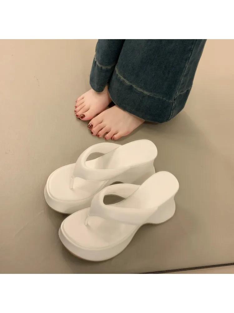 Damenschuhe Neuer Außenhandelsstil Einfaches Temperament Zehentrenner Schwammsohle Flip-Flops Runde Zehen Dicke Sohle Außenhausschuhe
