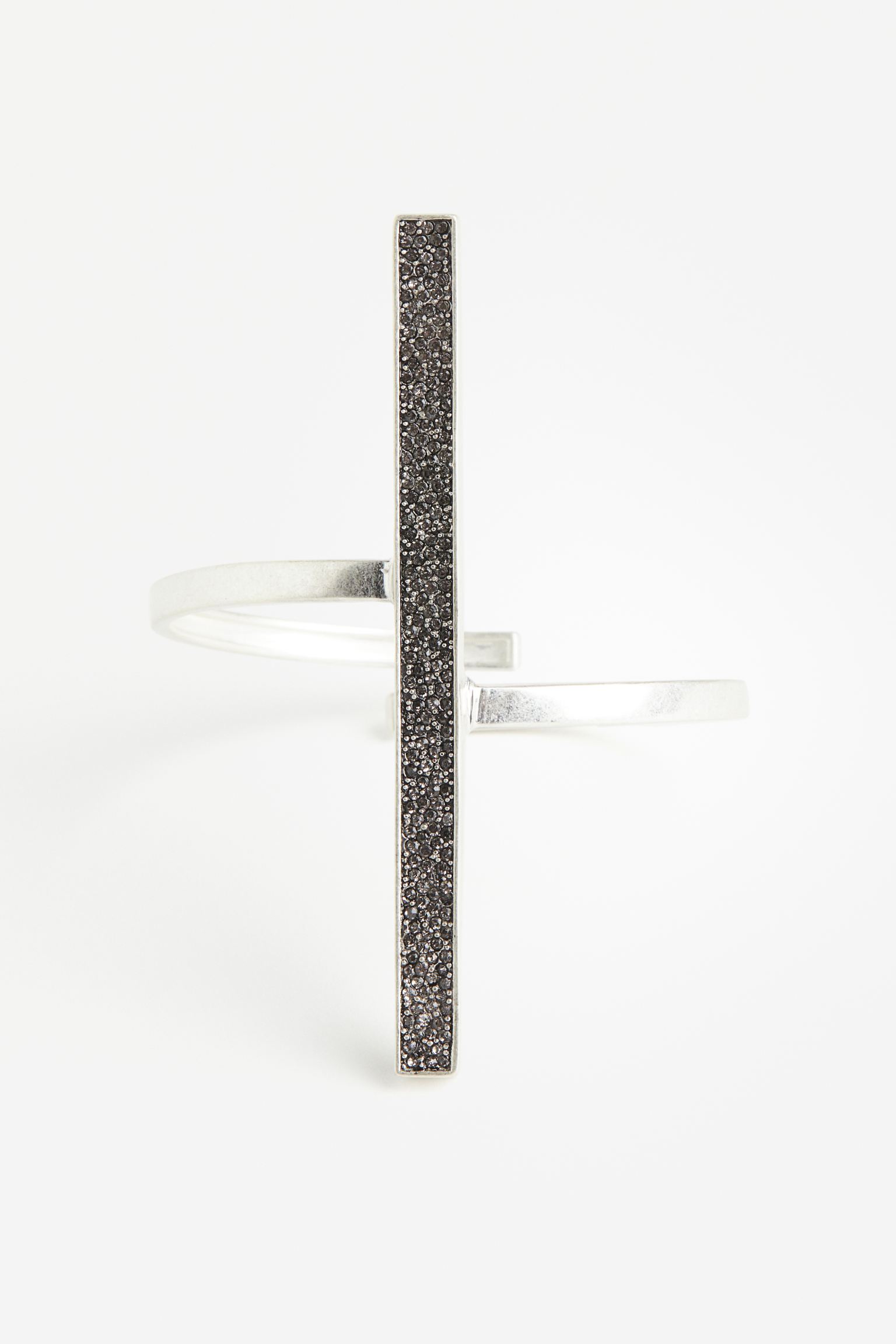 

Манжета на руку, украшенная стразами