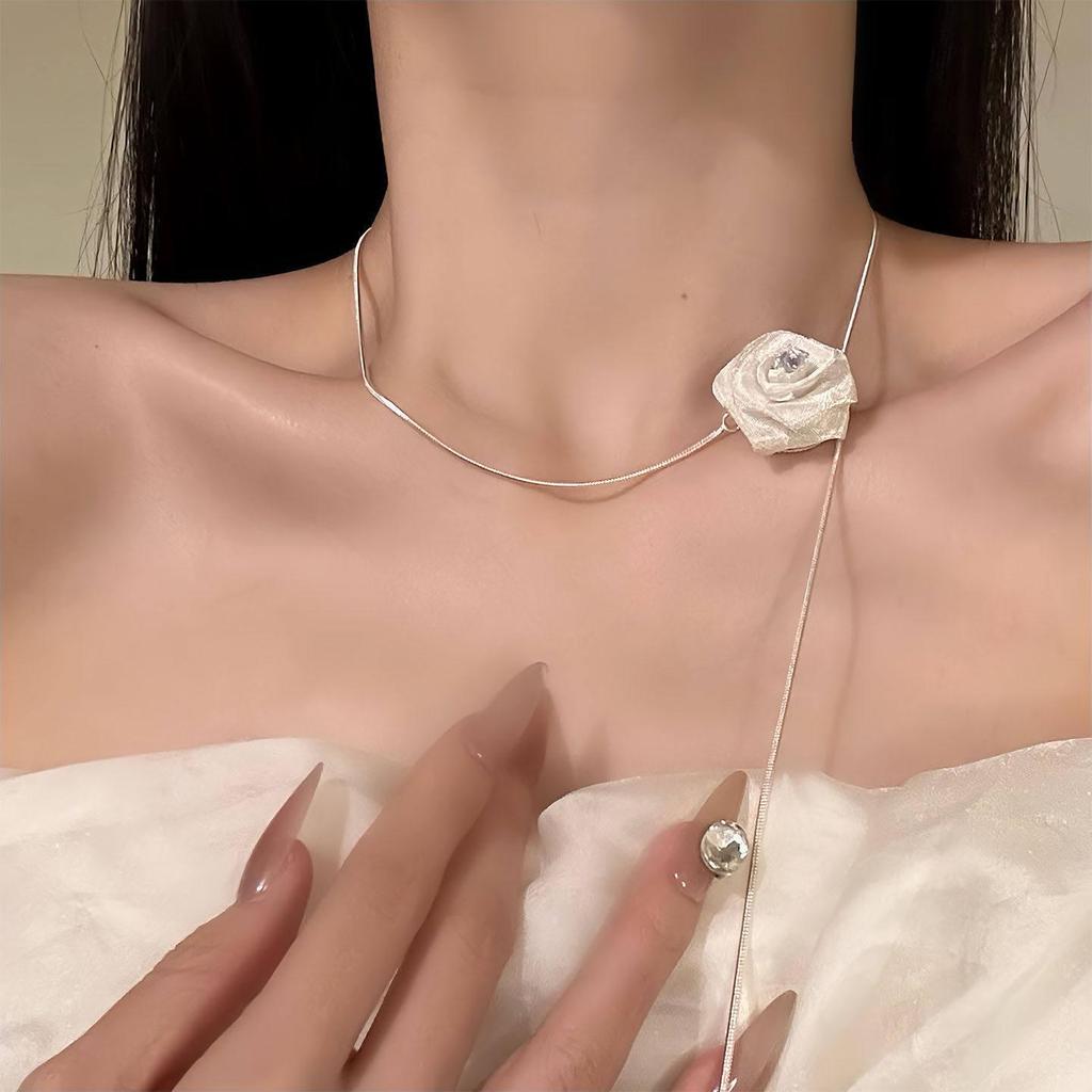 Elegant Pearl Necklace: Trendy, High-End Titanium Steel Clavicle Chain for Women