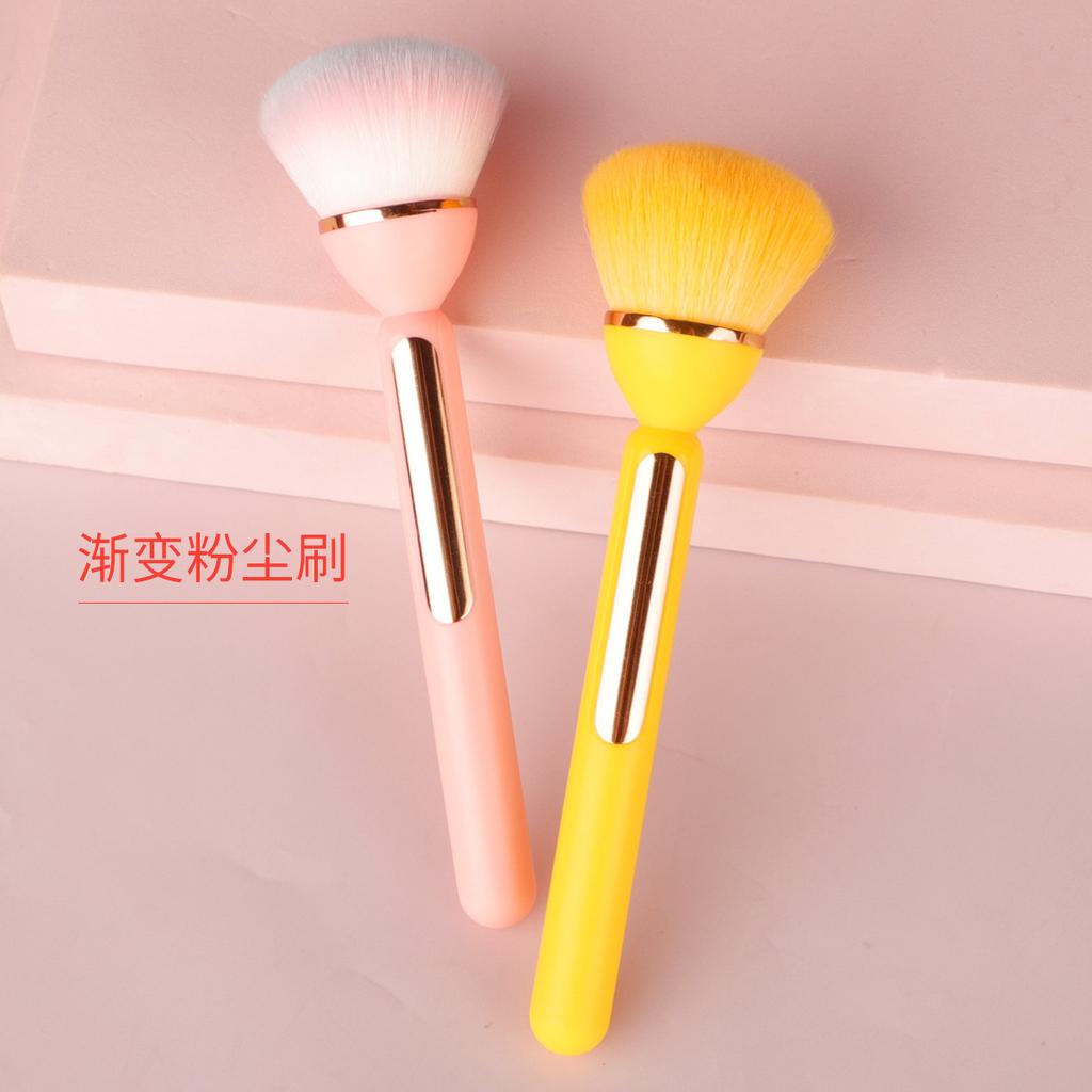 New Phnom Penh delicate gradual change dust brush, lotus small light bulb soft bristle honey brush loose powder brush residual chalking