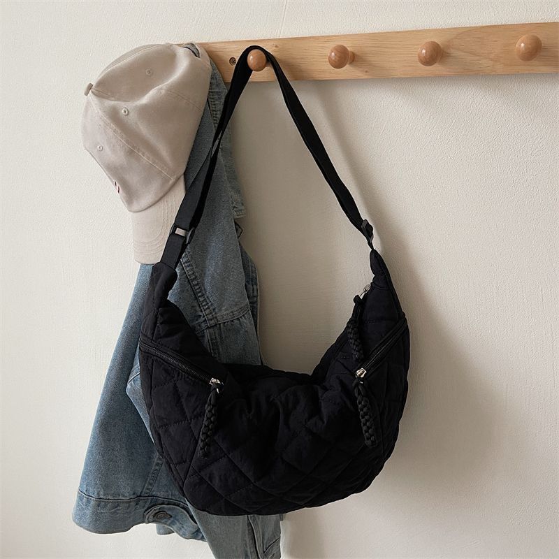 

Высококачественные сумки для женщин Большой вместимости Модные модные Нишевые нейлоновые универсальные сумки через плечо в форме пельменя