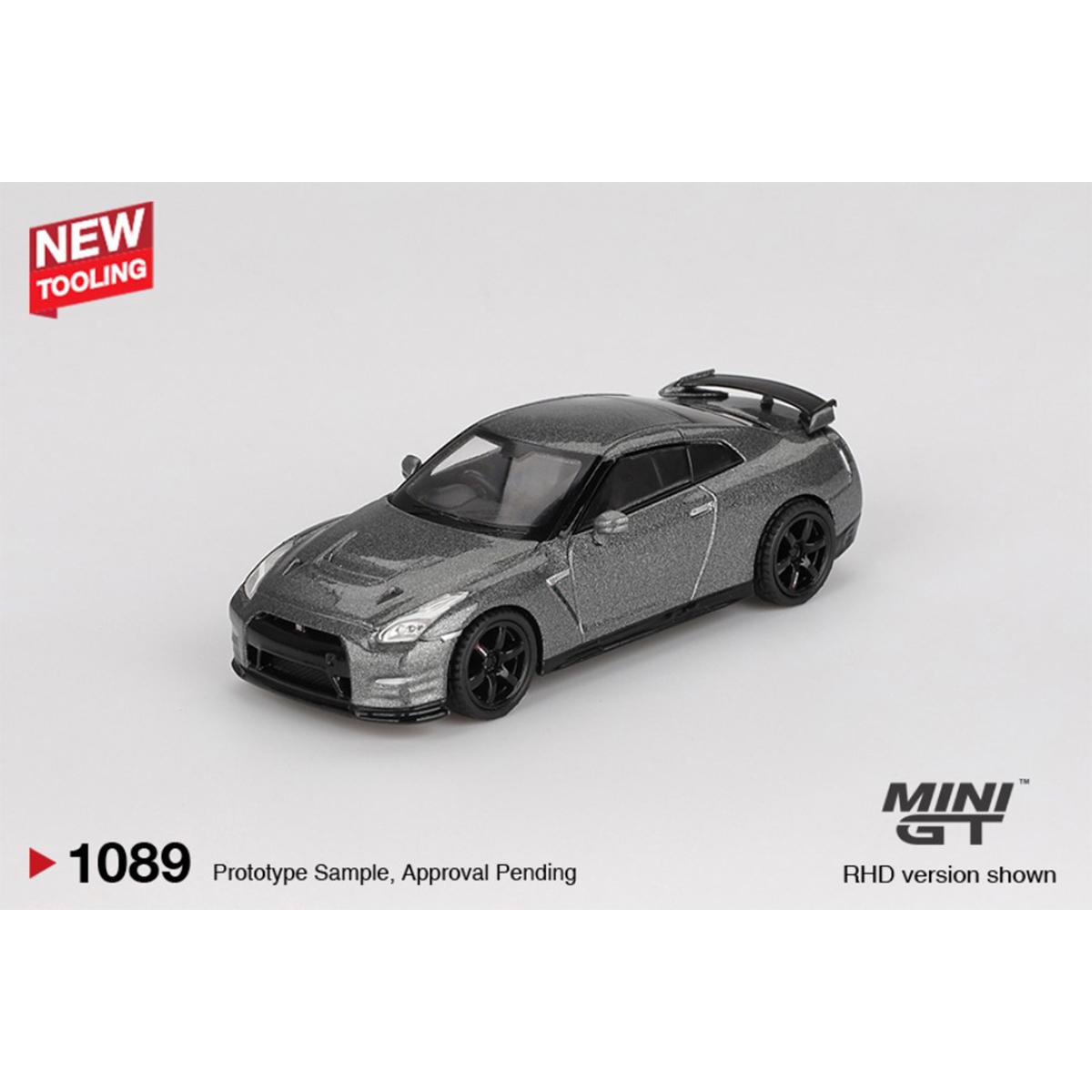 MINIGT 1089 1:64 NISSAN GTR R35 2013 Dark Metal Gray NISMO R35 CRS Version Diecast Car Model Collection Toys