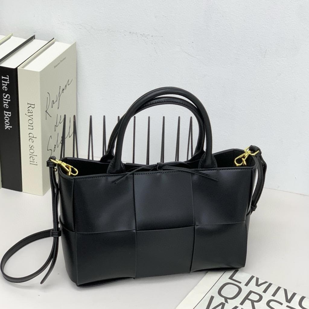 Cross-border hot-selling 28CM cowhide woven portable tote bag, genuine leather handbag, commuting versatile single shoulder messenger women's bag