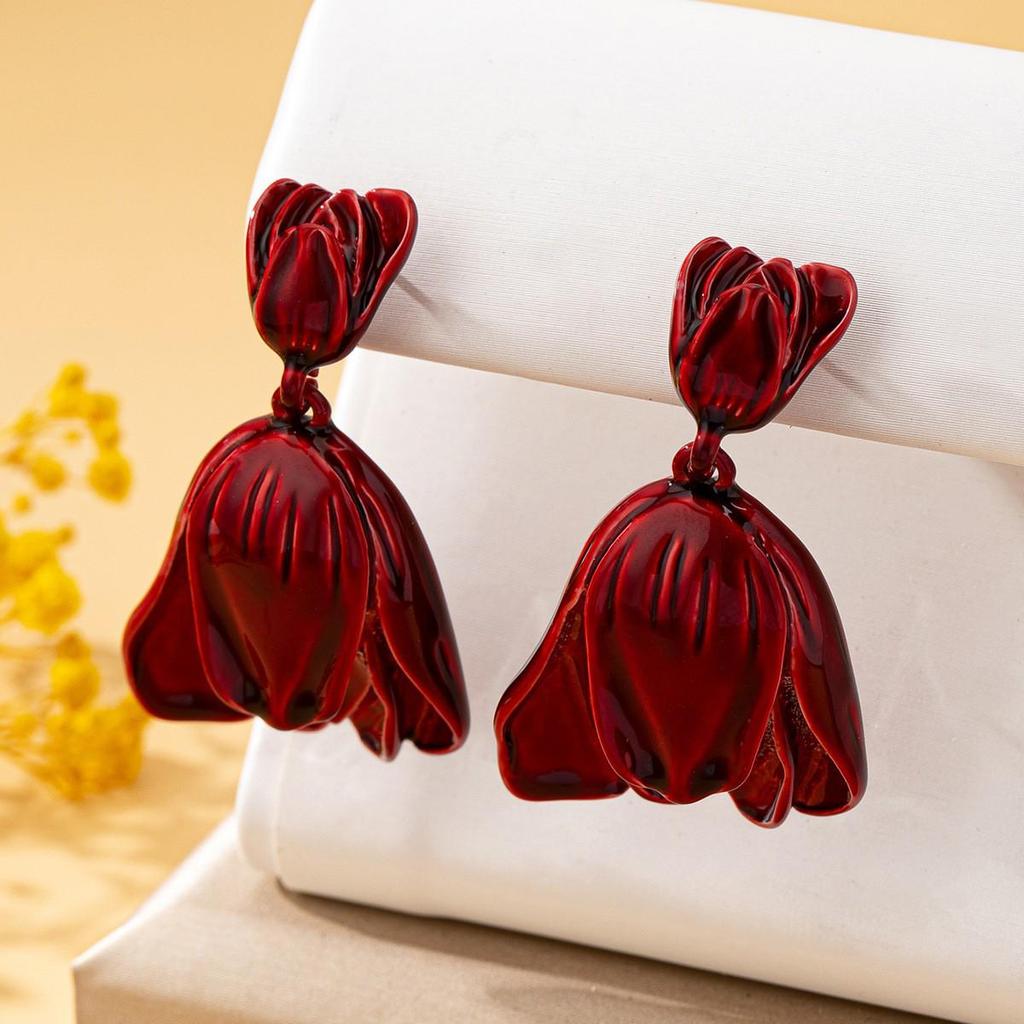 Elegant French Floral Clip-On Earrings: Retro Hong Kong Style, No Piercing Needed