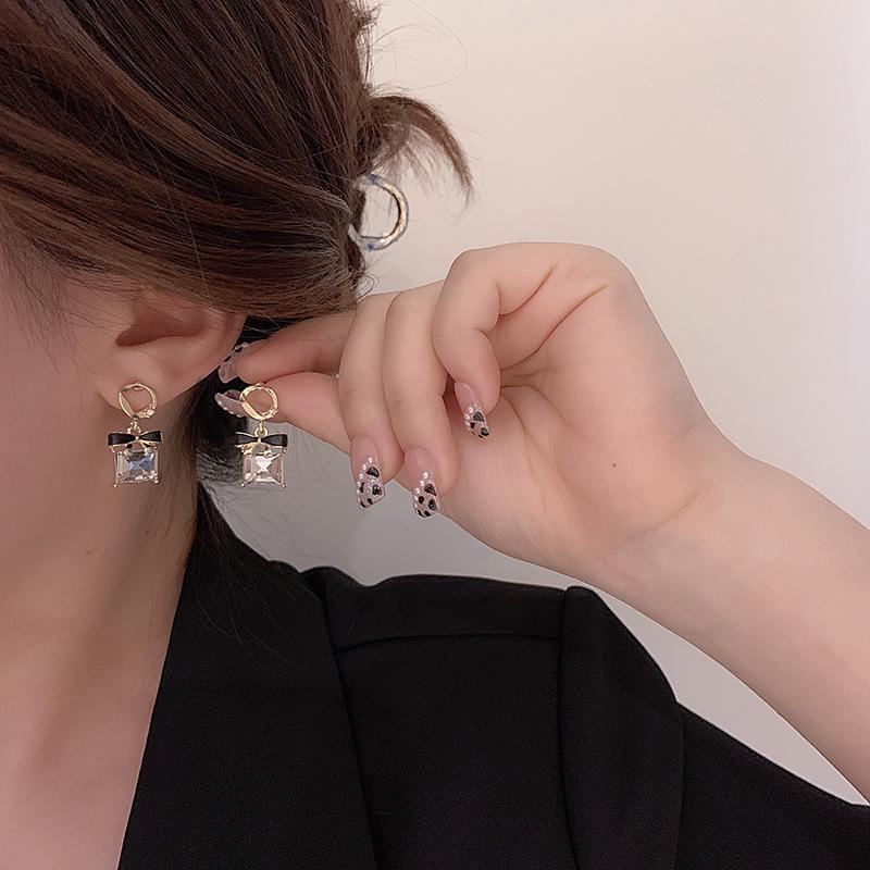 2023 High-End Black Bow S925 Silver Needle Square Earrings