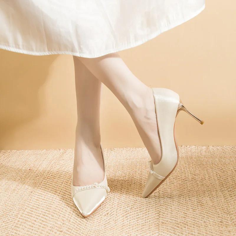 2024 New French Pointed Shallow Mouth Fine Heel Bridal Pumps Wedding Shoes for Women with a Princess Style Pearl High Heels