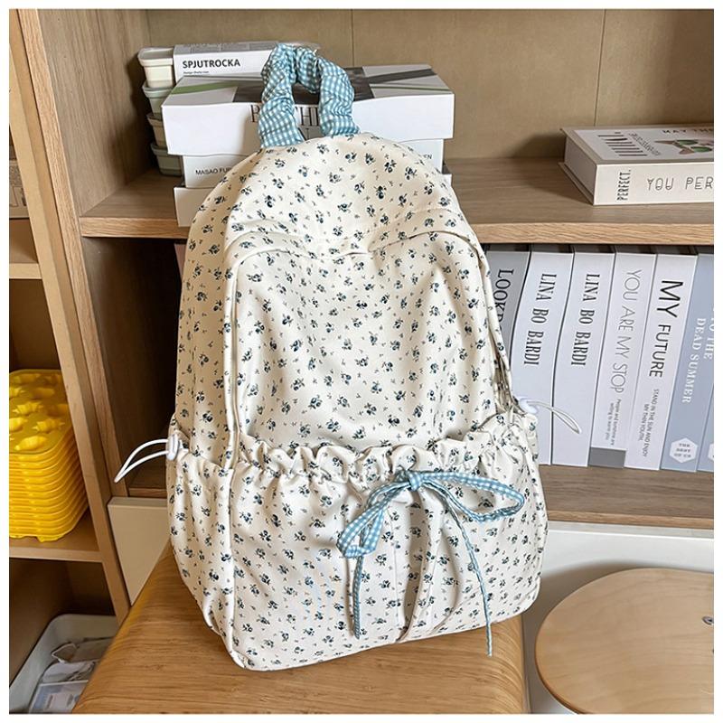 New fresh, sweet and cute little flower backpack, lightweight spring outing for junior and high school students, and large-capacity backpack.