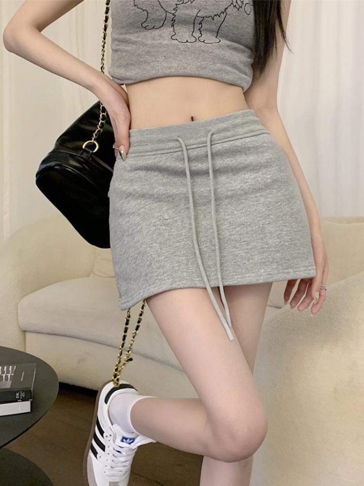 Серая спортивная юбка женская летняя с высокой талией тонкая эластичная юбка — фото 7