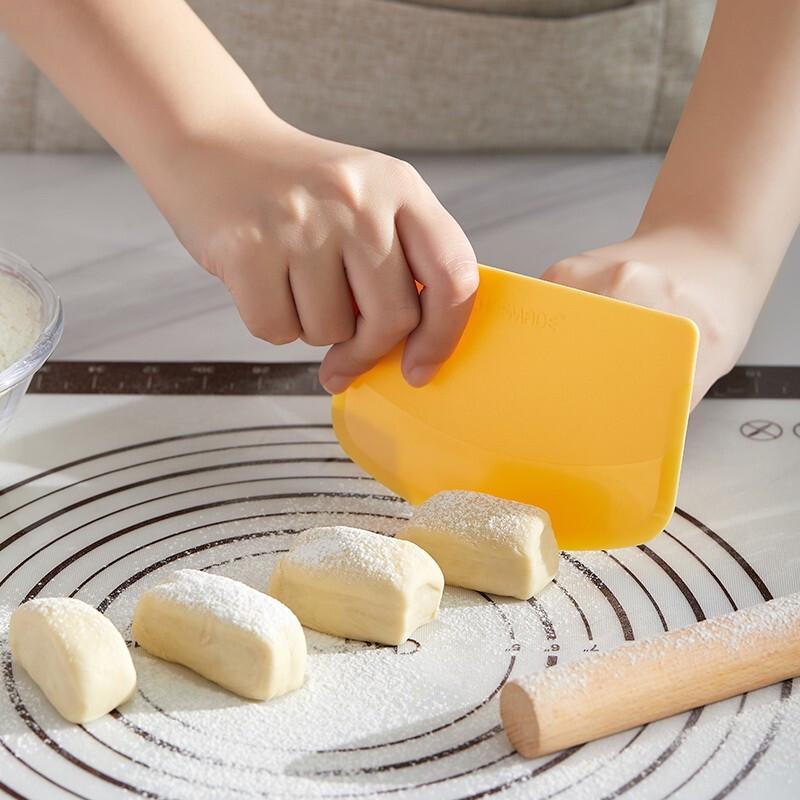 Chefmate Plastic Dough Scraper