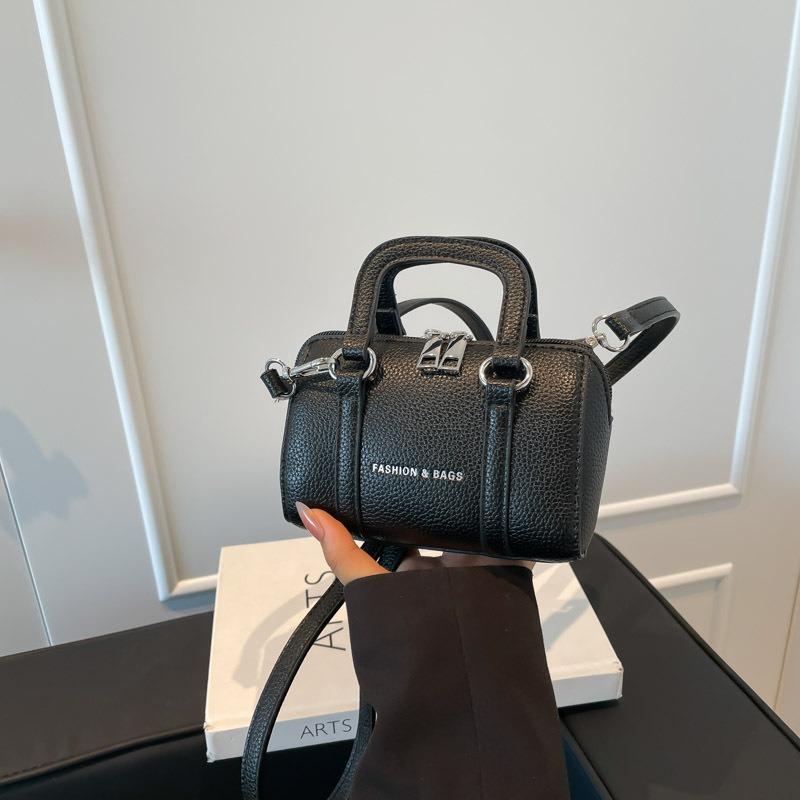 Beliebte Nischendesign-Taschen Neue Damenhandtaschen Sommer vielseitige Umhängetaschen Mini-Kissenhandtaschen