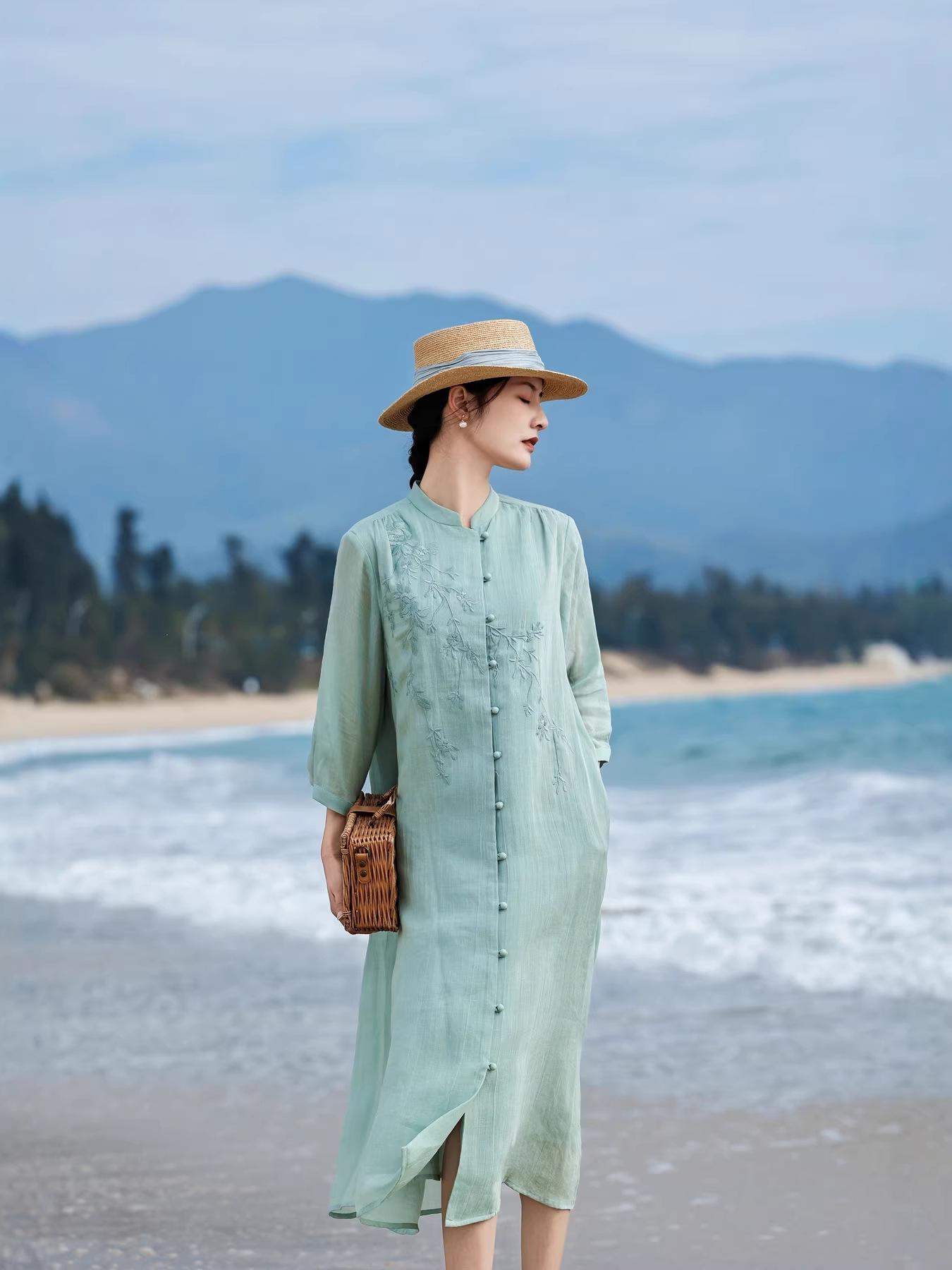 

2026 Artistic Women s Textured Linen Embroidered Dress with Three-Quarter Sleeves and Flowing Mid-Length Skirt Small светло-зеленый