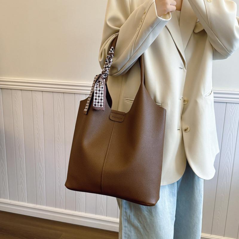 Fashionable Medium Sized Tote Bag Elegant And Chic Single Shoulder Crossbody Purse For Work