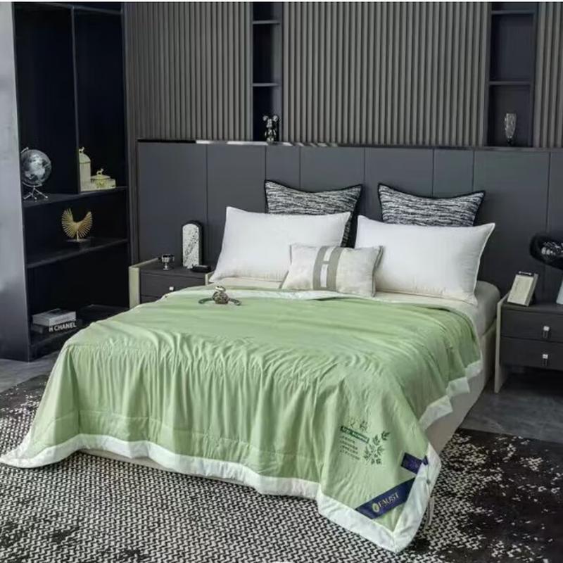 

Faust Oriental Mugwort Summer Quilt