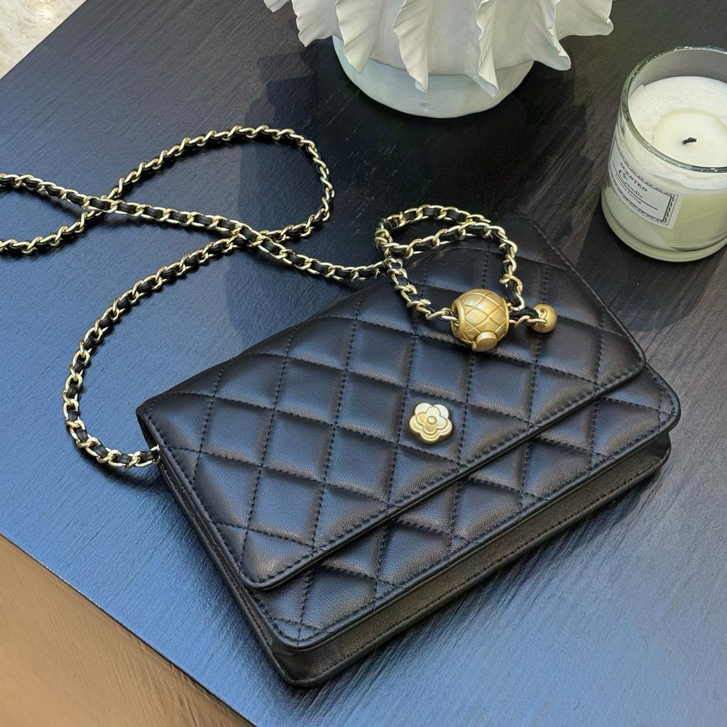 Xiaoxiangfeng camellia woc fortune bag golden ball chain shoulder messenger bag genuine leather rhombus flower small square bag female