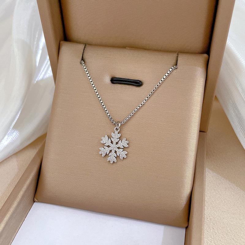 Snowflake Fluttering Minimalist Wind Furnace Real Gold Necklace Female Collarbone Chain With Jewelry