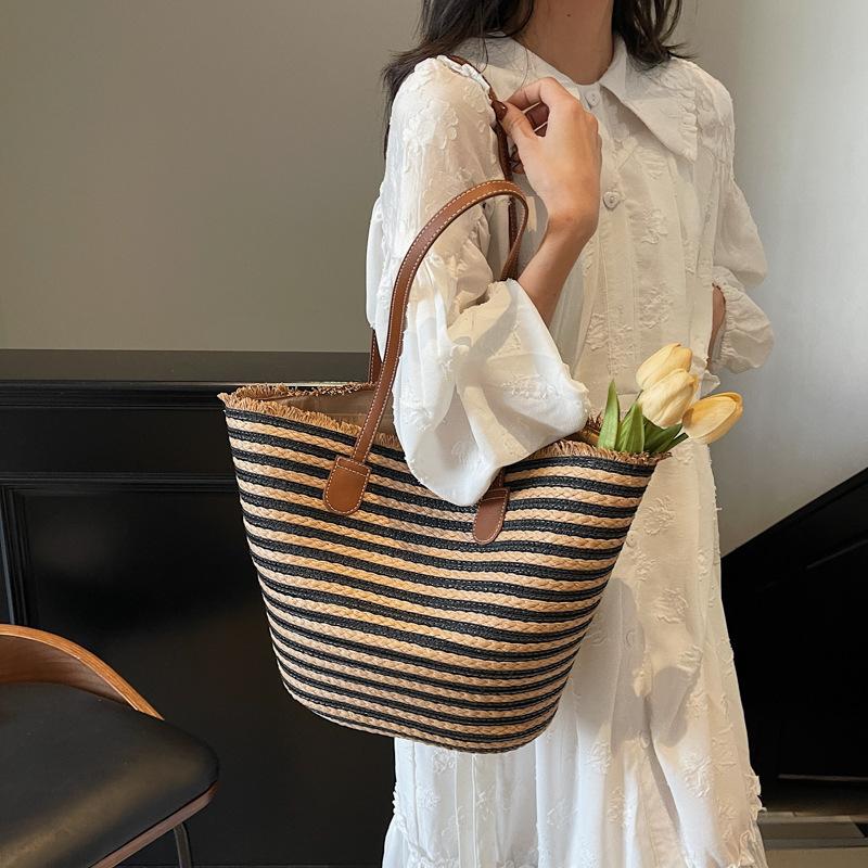 Woven bag women's spring handbag seaside tote bag large capacity niche design shoulder bag fashion bucket bag tide