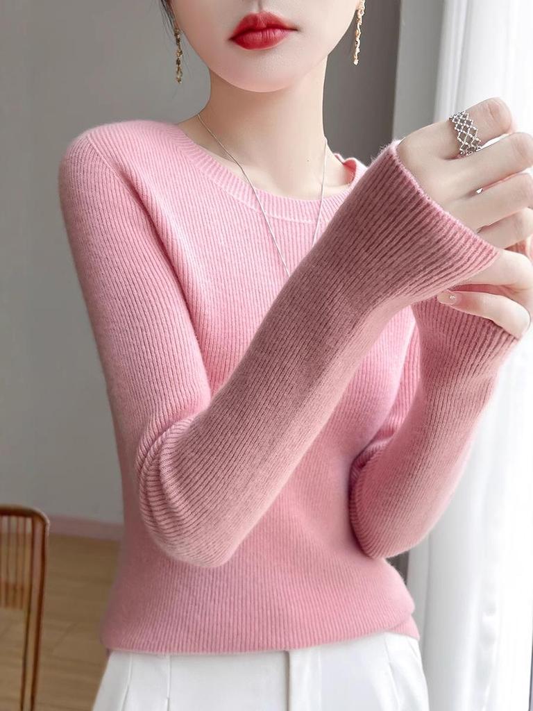 Round Neck Loose Fit Sweater with Seamless Knitting Technology - Comfortable and Slimming Design.