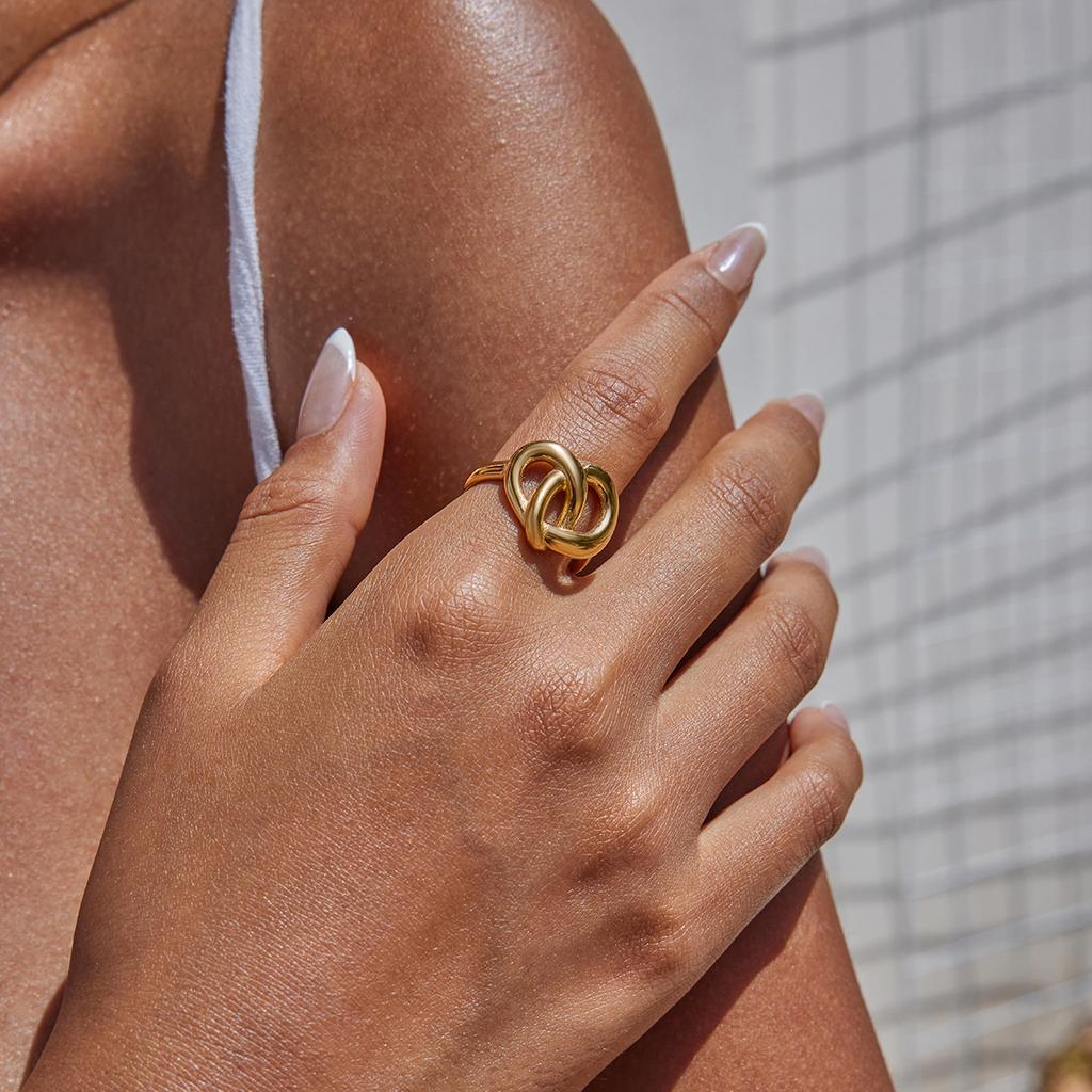 Yori Distinctive Heart-Shaped Lye Knot Geometric Hollow Ring 18K Gold Color PVD Plated Metal Texture Arrivals Jewelry Accessorie