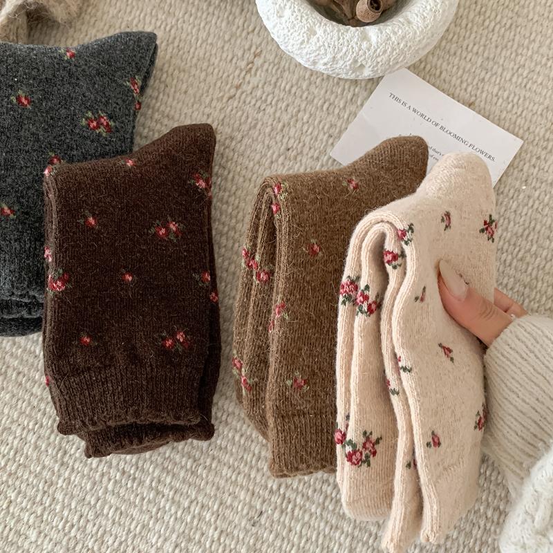 Casual Novelties Sweet Long Ladies Flower Socks Comfort Cute Women Socks Thick New Retro Fashion Korean Style Wool Warm Socks