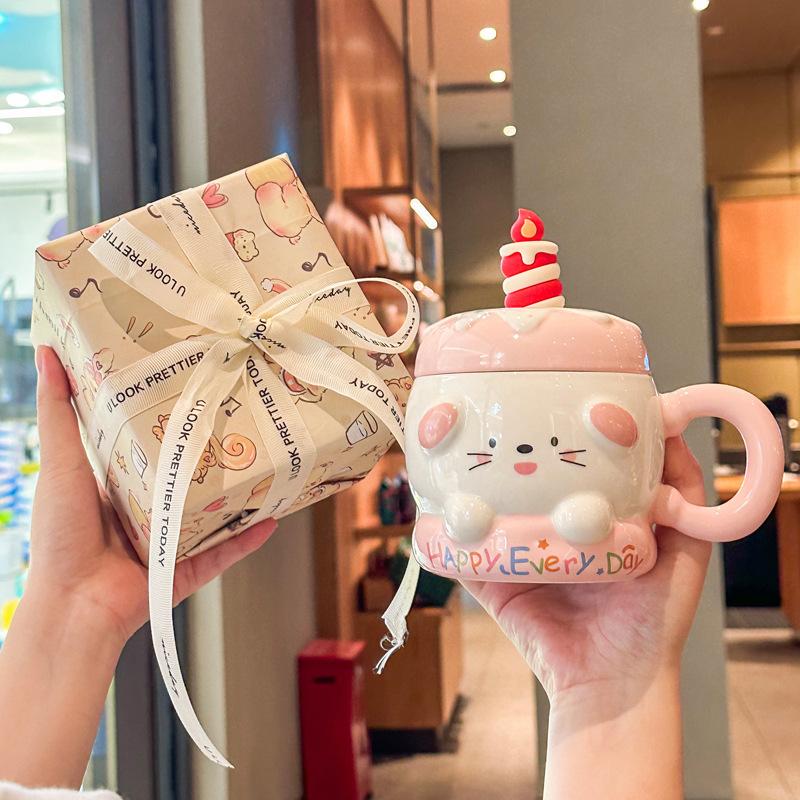 Send girls graduation souvenir high-value creative cake ceramic mug with lid gift souvenir