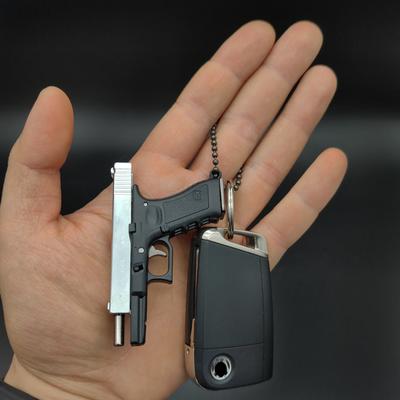 Key Chain Mini Key Chain Pistol Shape Keychain Detachable 1:3 Glock G17 Half Alloy Keychain Keyring Key Chain