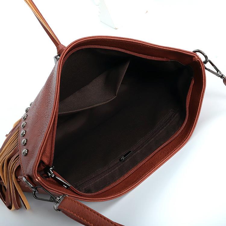 PU Leather Designer Rivets Soft Leather Bag for Women Tide Casual Rivet Tassel Bag Shoulder Diagonal Bag Women's Bag Large Bag Summer