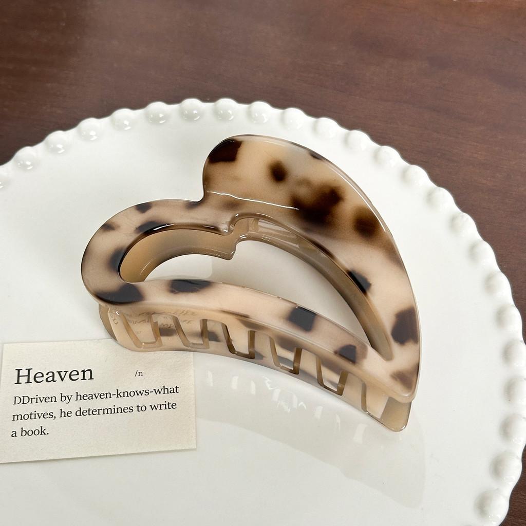 Sophisticated Hair Resin Clips With Heart Design Ideal For Everyday Wear And Events Special
