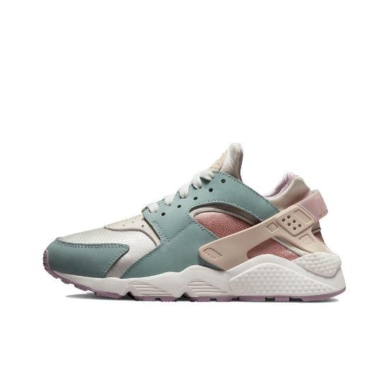 Nike Air Huarache 'One Mile Social Club' DQ4990-104 Damenschuhe