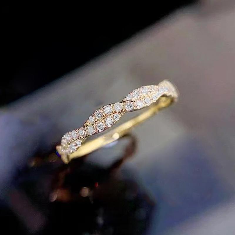 Huitan Exquisite Verdrehte Band Fingerringe für Damen Voll mit Bling Bling Kubischem Zirkonia Statement Damen Ehering Schmuck 7