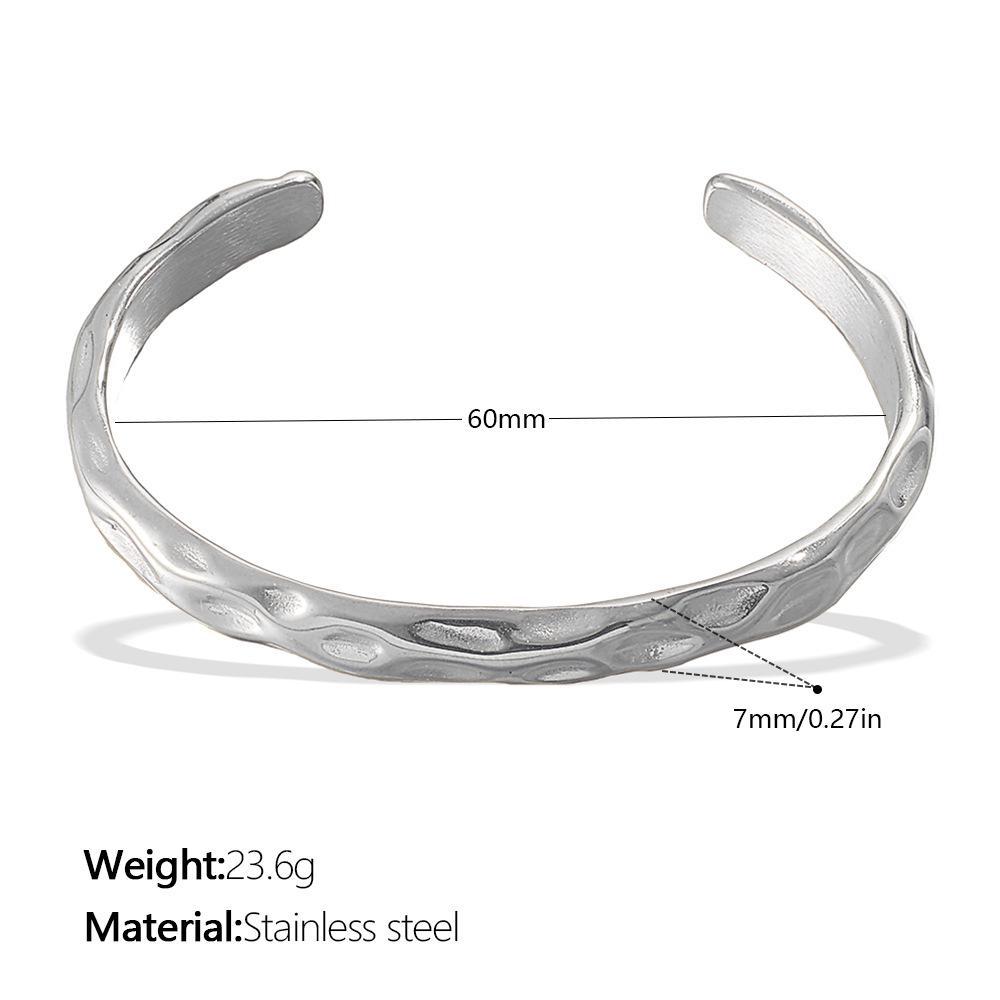 European & American Trendy 18K Gold-Plated Hammered Stainless Steel Bangle for Women