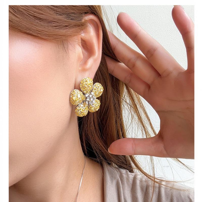 K real gold electroplated zircon flower stud earrings, luxury heavy industry jewelry set, light luxury niche jewelry.