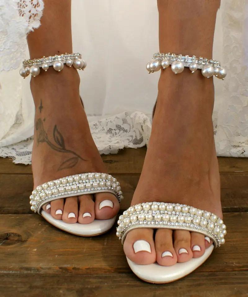 

Fashion Plus-Size 2025 New Chunky Heel Sandals Summer Wedding White Medium Heel Pearl Chain Open Toe Band Sandals 35 белый