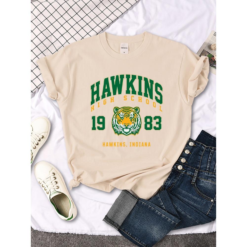 Camiseta Estampada Feminina Hawkins High School 1983 Nova Camiseta Harajuku Moda de Rua Streetwear Casual Gola Redonda Vestuário