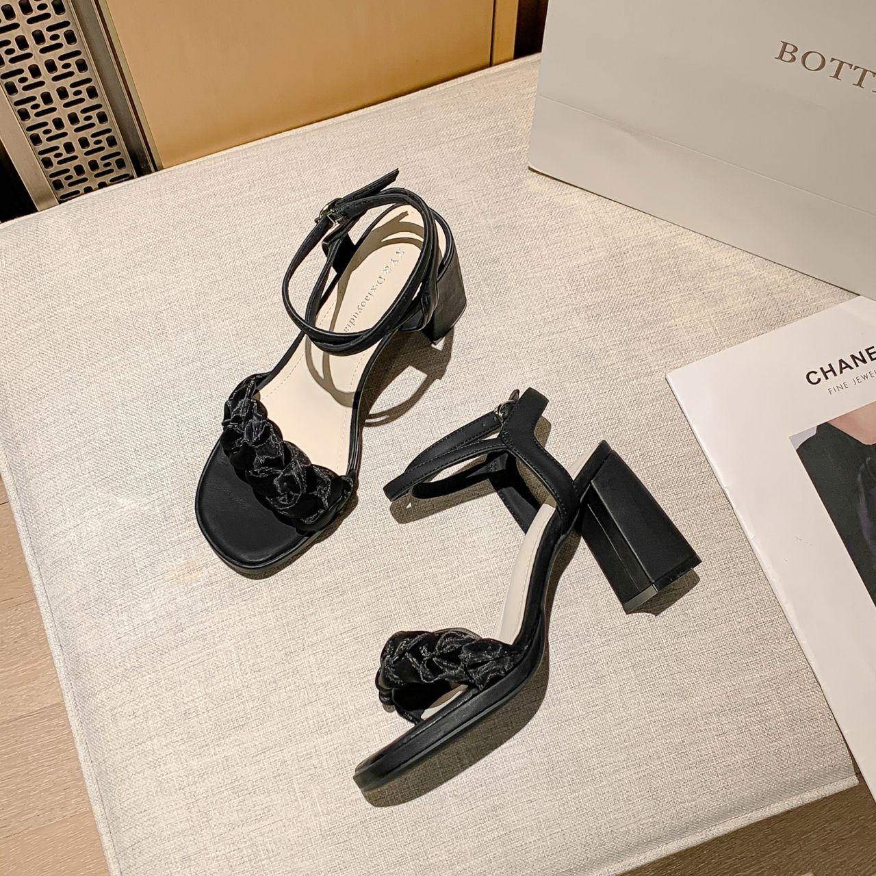 

Обувь Лето 2024 Женские туфли на толстом каблуке Фиолетовые босоножки с открытым носком на толстом каблуке для женщин Оригинальная распродажа VIP FH Or 34