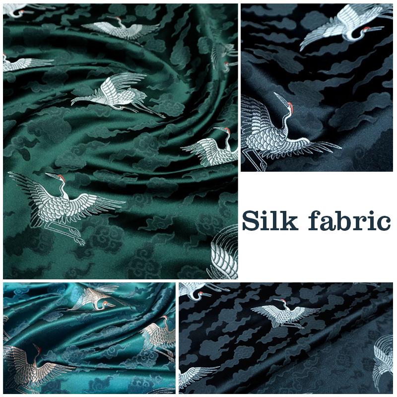 100*73cm Utsøkt Brokadestoff Luksus Retro Kinesiske Traner Sky Broderi Silkestoff DIY Cheongsam Hanfu Bekledningsmateriale