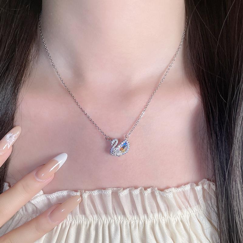 Collier pendentif Cygne en Cristal Coloré Zircon Incrusté Argent Brillant Designer pour Femmes Filles Chaîne de Clavicule Bijou Cadeau
