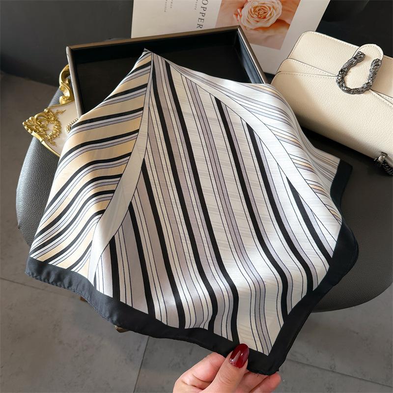 Luxury Horse Printed Bandana Scarf Lightweight Soft Satin Stylish Versatile Neck Scarf For Women Hairbands Headscarf