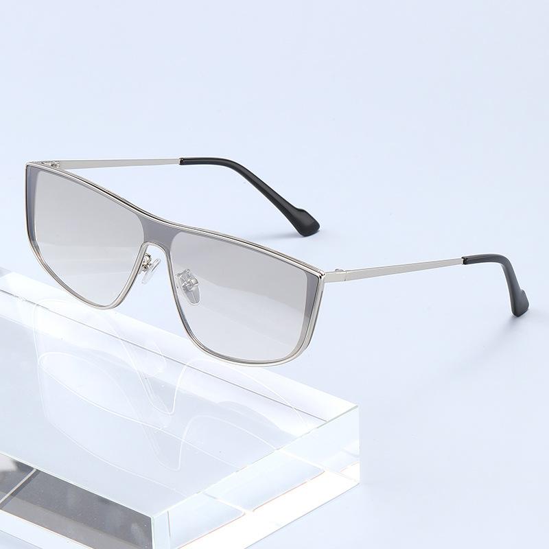 Fashion Pilot Sunglasses UV Resistant One Piece Glasses for Women Men Outdoor Driving Goggles Personalized Style