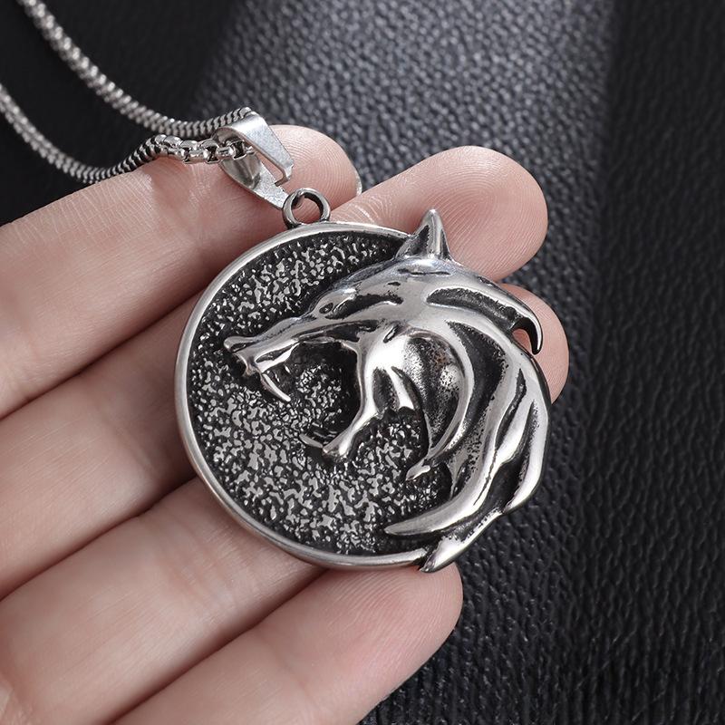 Europäischer und Amerikanischer Wikingerstil Goldener Wolfskopf Titanstahl Anhänger für Männer, Retro