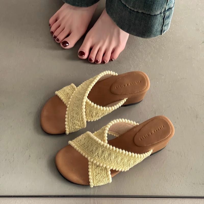 Retro Woven Flat-bottomed Wedge Slippers Spring and Summer New Fashion Casual Beach One-word Cool Slippers