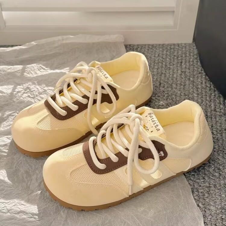 Mesh German training shoes women's 2025 summer new flat bottom not tired feet milk yellow breathable board shoes versatile casual white shoes