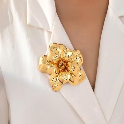 Golden Women Brooch Large Collar Accessory Trendy Flower Brooch  For Party Wedding Daily Wear
