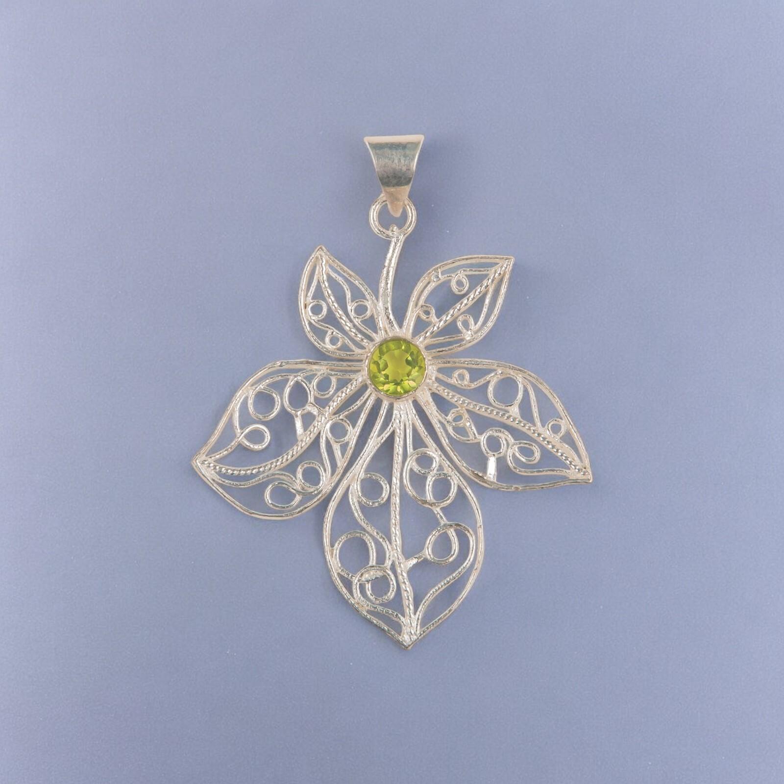 

Natural Peridot Gemstone 925 Sterling Silver Gift Jewelry Women Pendant 2.29 CP-19-4