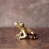 Brass Frog Statue Ornament Retro Animal Figurines Tea Pet Desktop Home Office Decor Mini Micro Garden Landscaping Decoration
